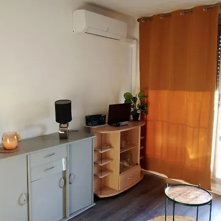 T1 Hyper Centre De *